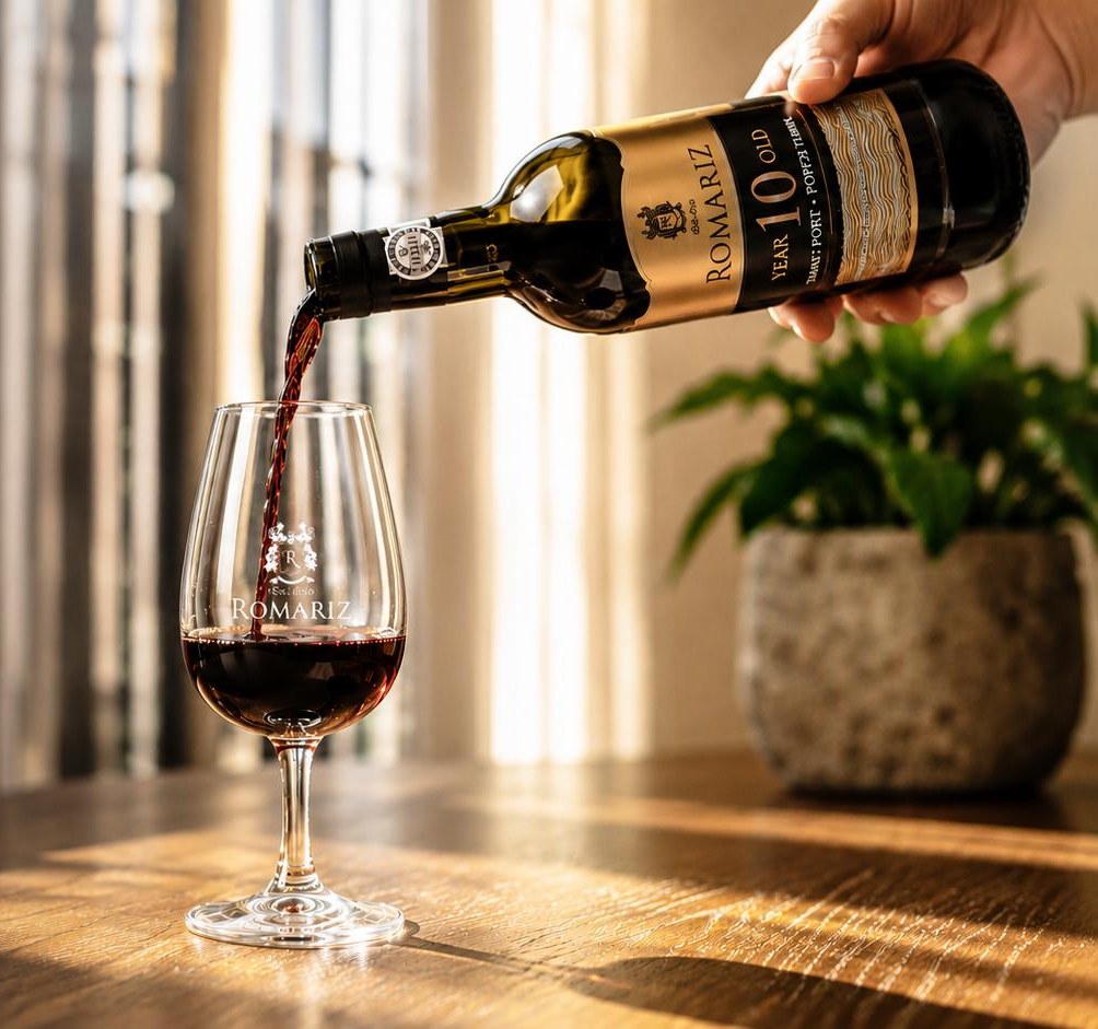 Serviço de um cálice de Vinho do Porto